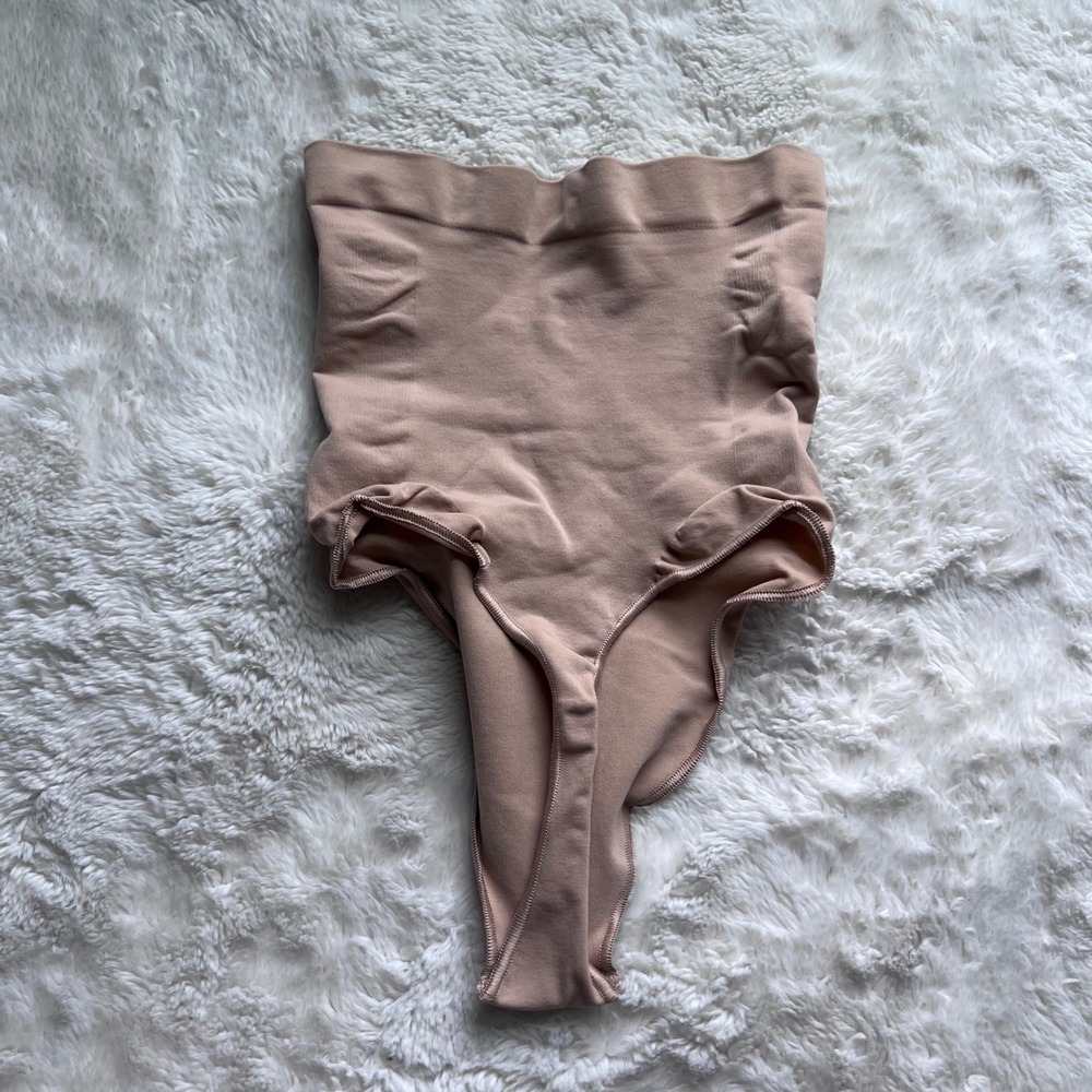 SKIMS Seamless Sculpt High Waisted Thong Clay Nude Shapewear Womens Size Small - Picture 5 of 8